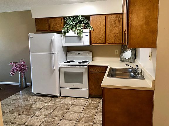 3rd image of 201 S Dill St #205