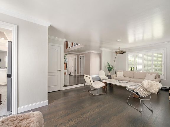 5th image of 715 Arlington Cir