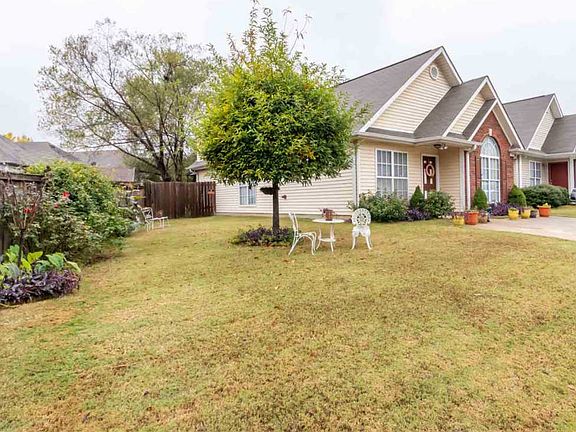3rd image of 383 Camden Cove Cir