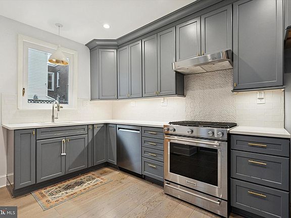 4th image of 863 N Woodstock St