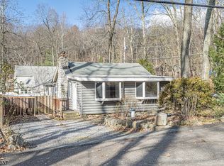 5 Sanoset Rd, Highland Lakes, NJ 07422