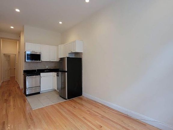 3rd image of 447 E 78th St #1T