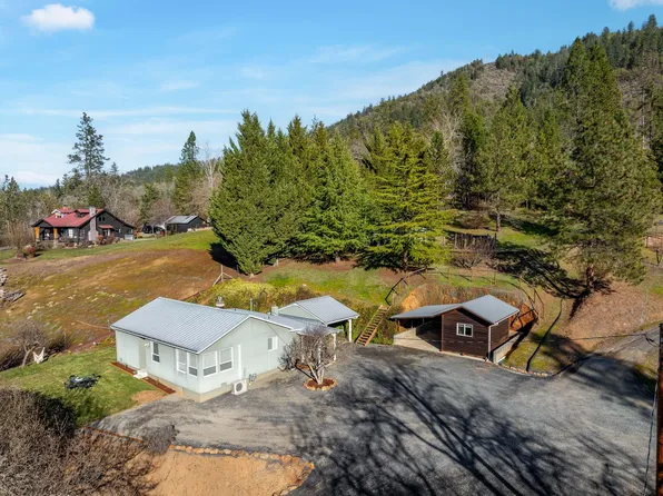 1496 E Evans Creek Rd, Rogue River, OR 97537