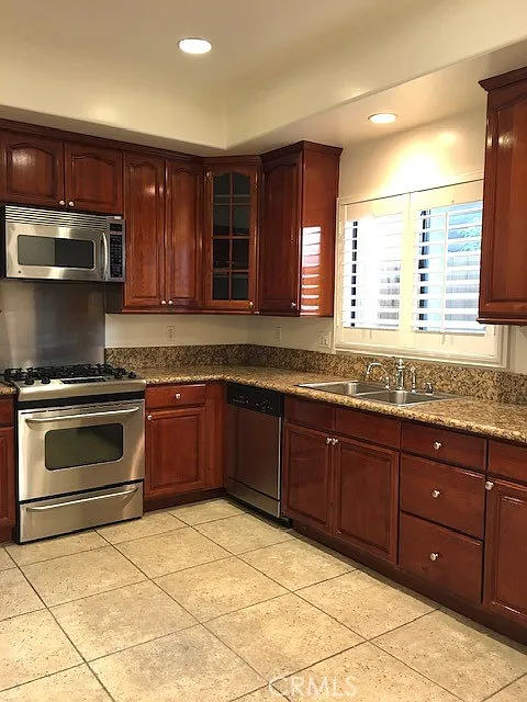 3 bed, 1614 sqft, $4,000 — Photo 2