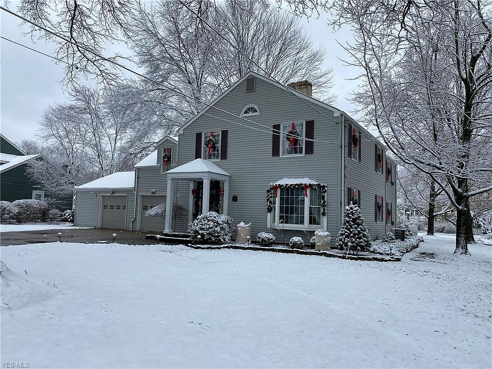 1st image of 214 Evergreen Dr
