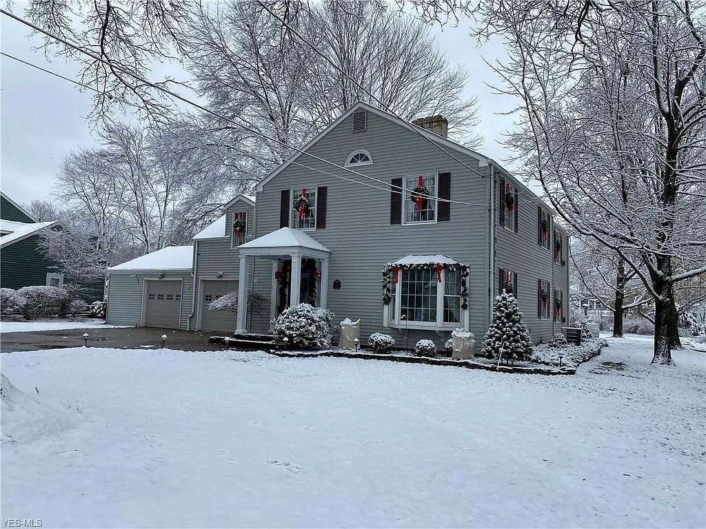 214 Evergreen Dr photo 1