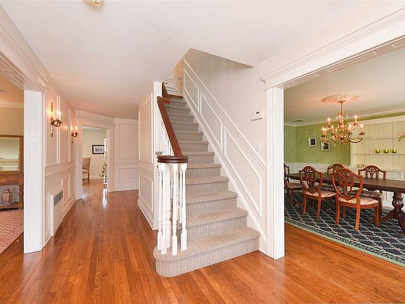 3rd image of 12 Kenwood Ct