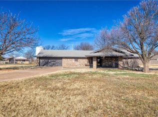 1901 Iowa Cir, Sayre, OK 73662