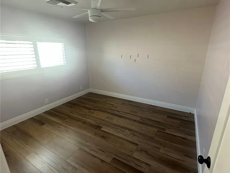 1113 Riedel Ave — Photo 3