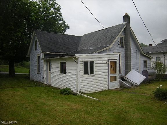 2nd image of 415 Ashton St