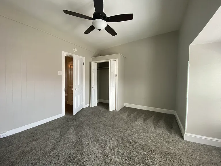 1127 W King St #3 — Photo 6