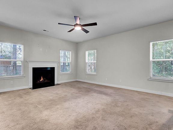5th image of 401 Grand Palm Ln