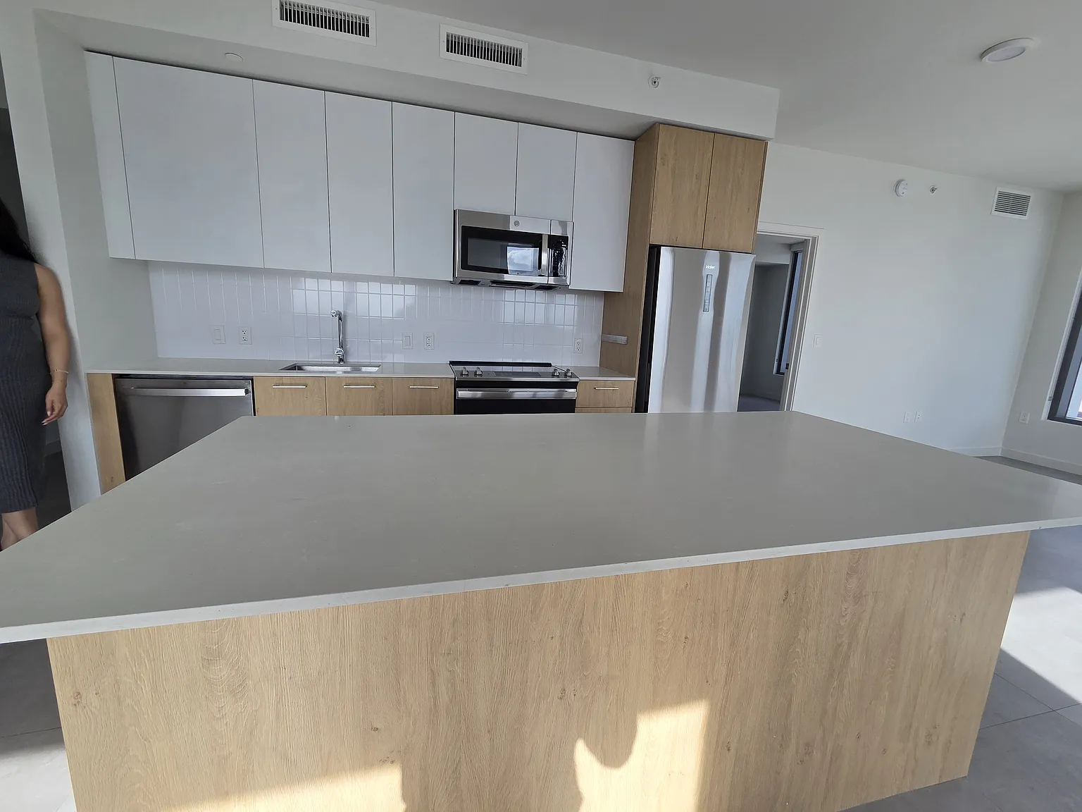 3 bed, 1311 sqft, $4,800 — Photo 2