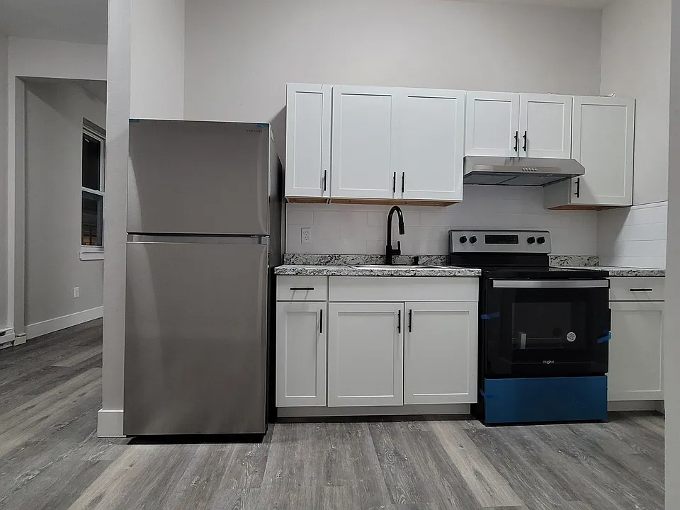 8 King St #13