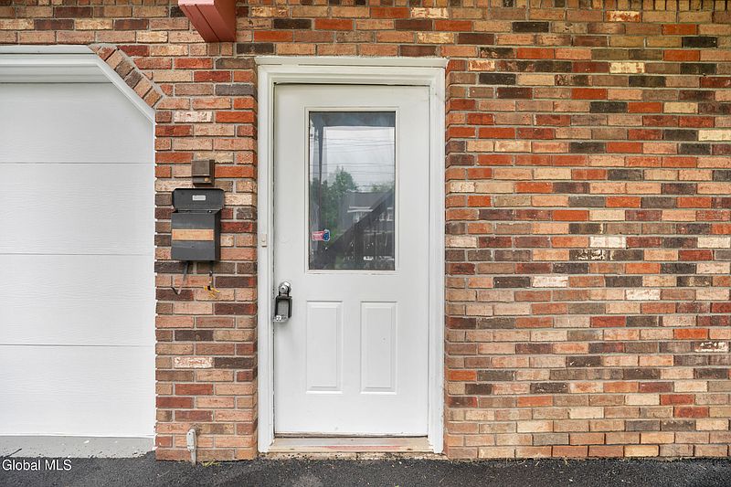 3rd image of 1368 Belmont Avenue