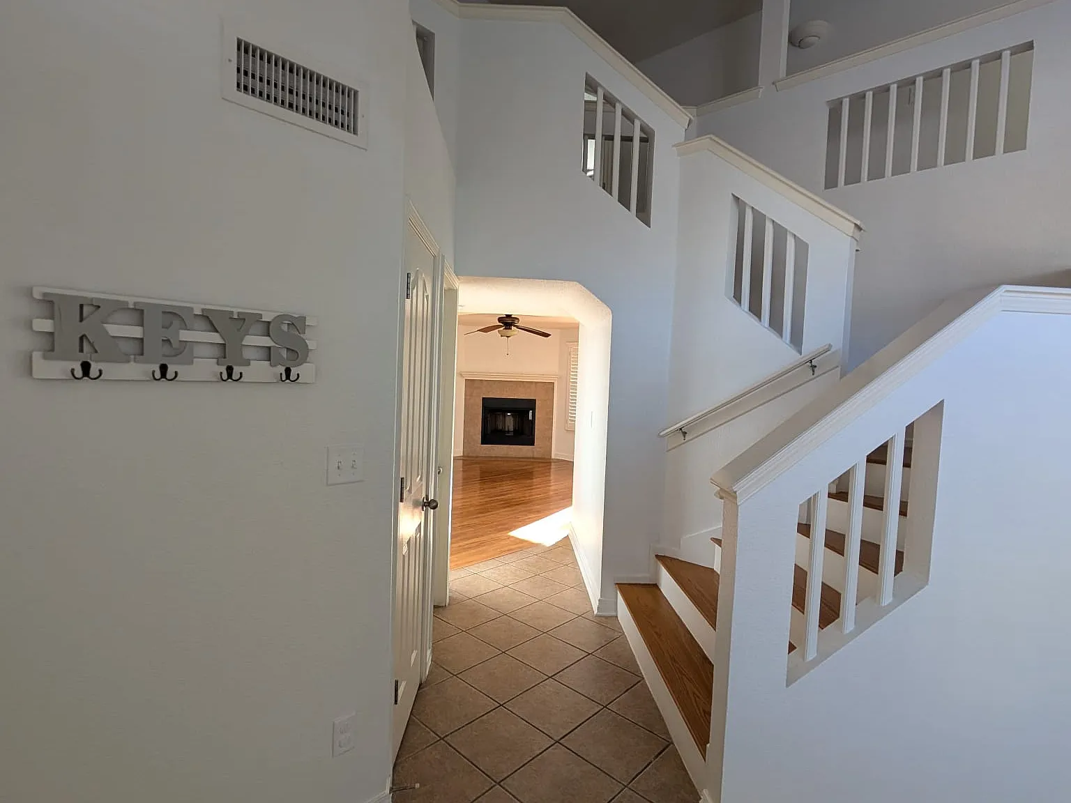 4 bed, 2.5 bath, 2008 sqft, $2,600 — Photo 4