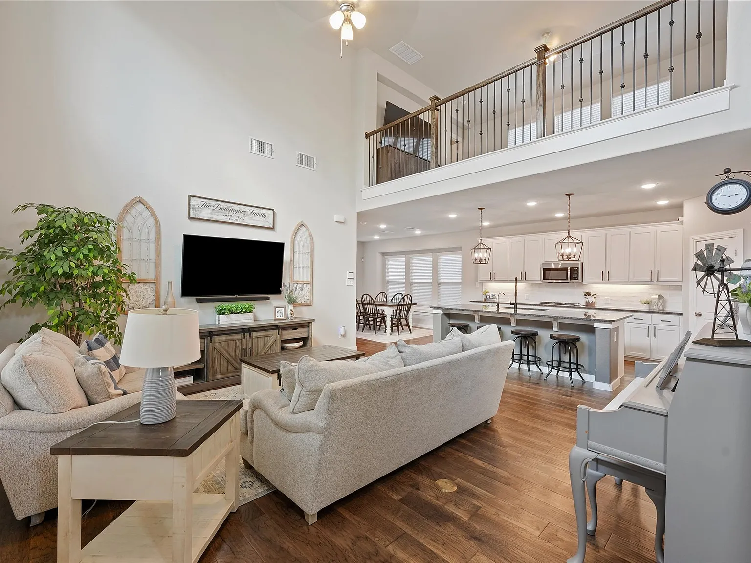 4 bed, 2454 sqft, $3,400 — Photo 3