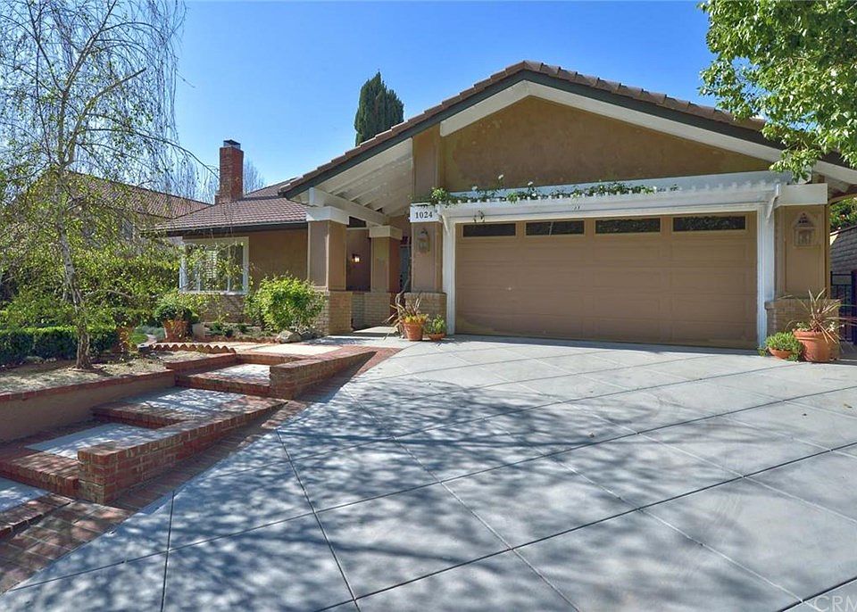 1st image of 1024 S Burlwood Dr