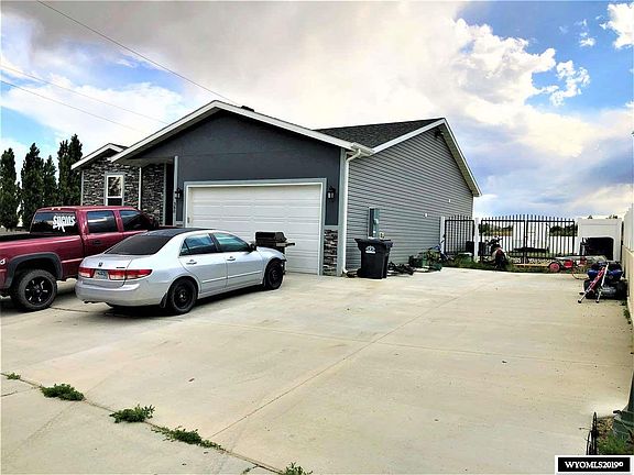 3rd image of 380 Sheep Creek Dr