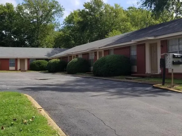 804 S Royall St E, Palestine, TX 75801