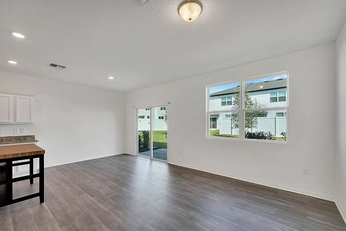 840 Grandin St — Photo 9