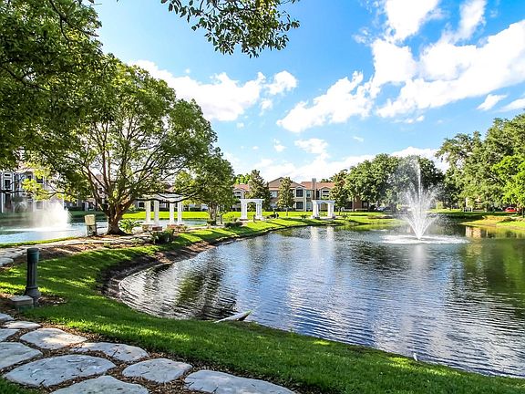 2nd image of 5575 Rosebriar Way #3B-2Ba-1150Sqft