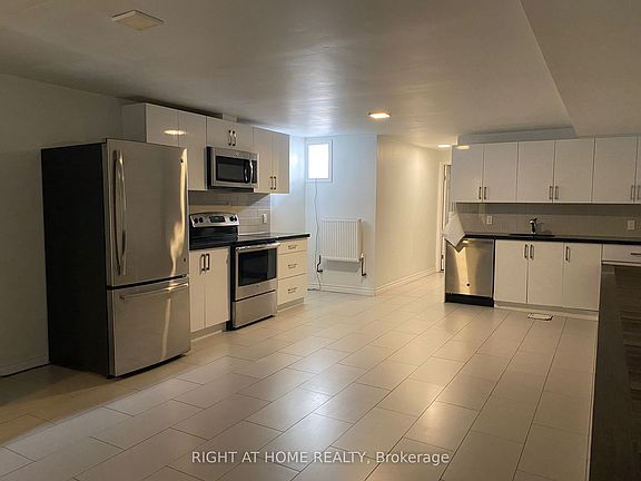 4th image of 570 Bathurst St #B