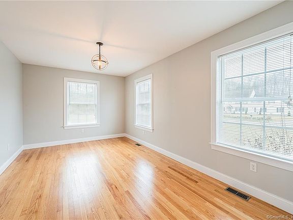 3rd image of 106 Whittaker Dr