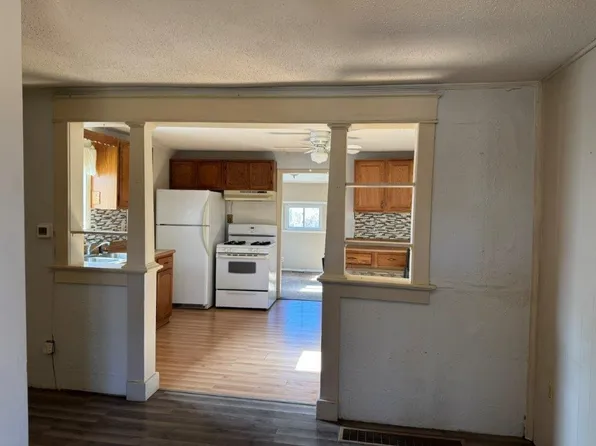 616 S Cedar Ave, Independence, MO 64053