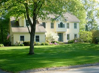 72 Robinwood Dr, Clifton Park, NY 12065