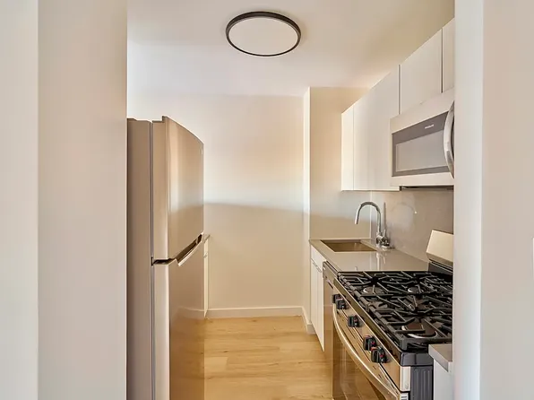 546 Main St, New York, NY