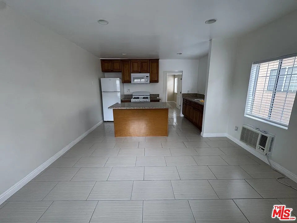 1 bed, 1.0 bath, $1,525 — Photo 2
