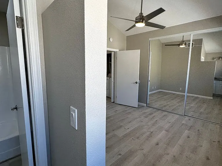 455 E St #4 — Photo 19