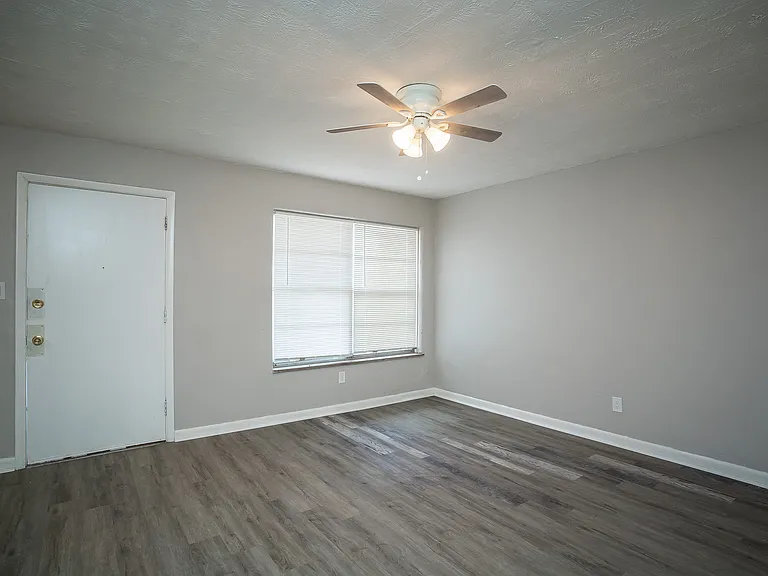 2525 Lakeview Ave — Photo 22