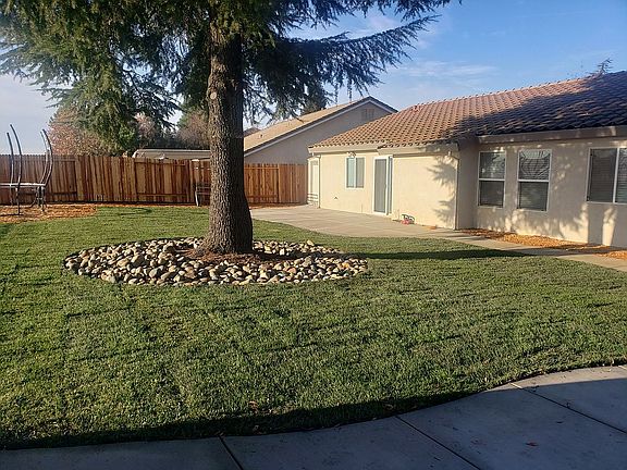 3rd image of 4445 McRoberts Dr