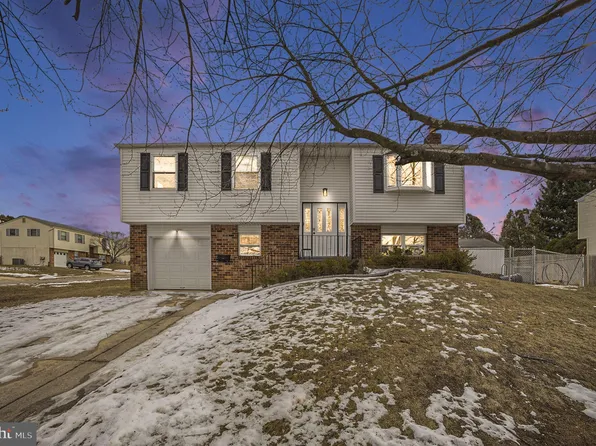 557 Prelate Cir, Philadelphia, PA 19128