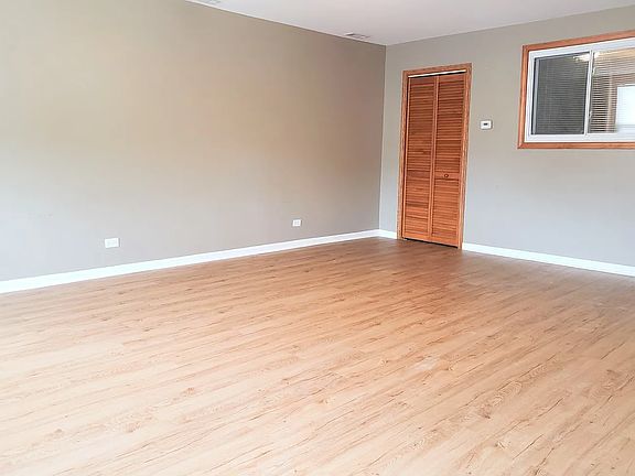 4th image of 2892 S Archer Ave APT 3F