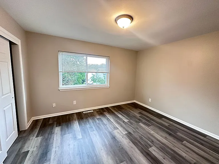 817-831 Jana Ln — Photo 12