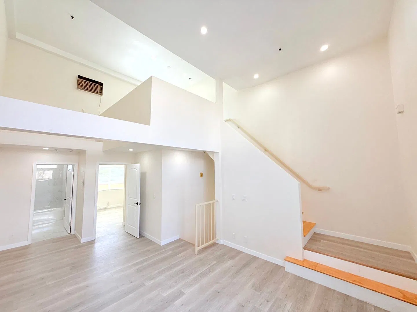 432 N Kingsley Dr. — Photo 1