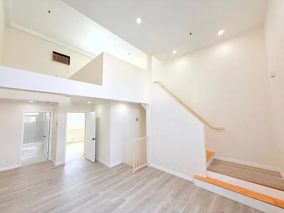 432 N Kingsley Dr.