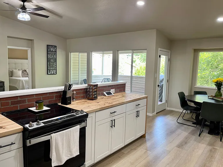 528 Park Ridge Ct — Photo 4