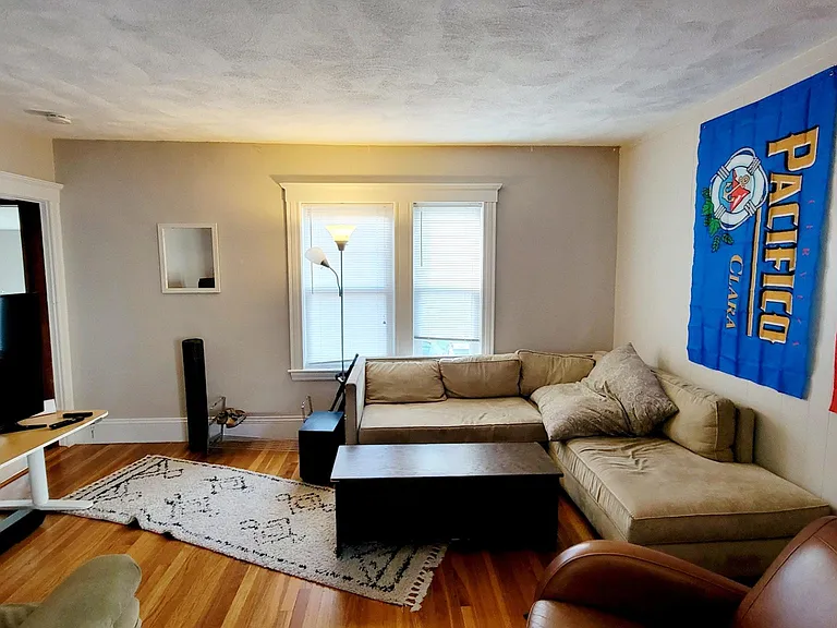 158 W Adams St #2 — Photo 4