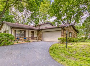 1N216 Richard Ave, Carol Stream, IL 60188