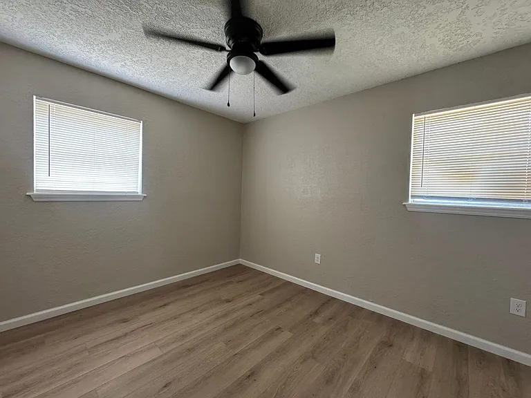 2420 NW 41st St — Photo 6