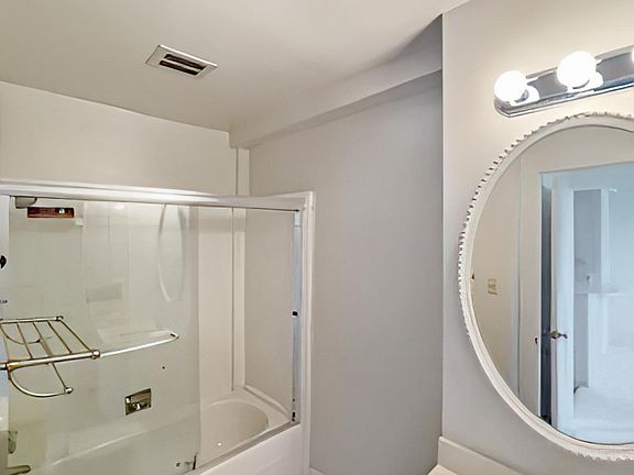 5th image of 2201 Laguna St APT 507
