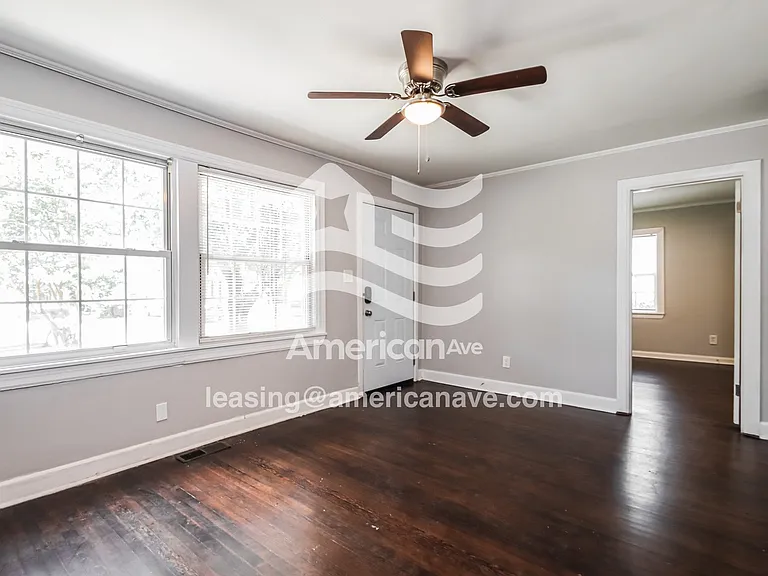 1450109_004_living_room_4.jpg