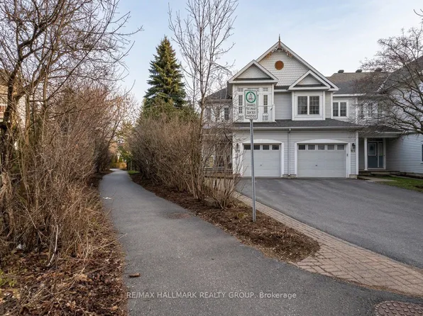 95 Hemlo Cres, Ottawa, ON K2T 1E1