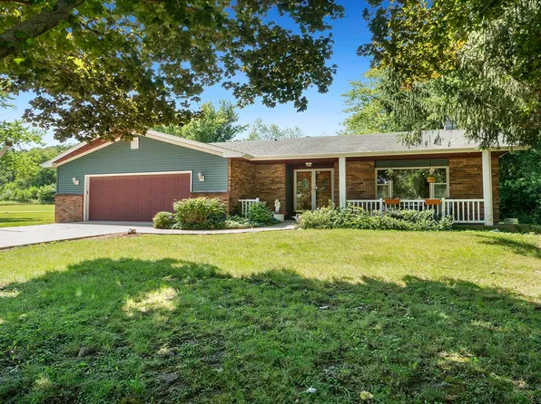 403 N Birch Ln, Dixon, IL 61021