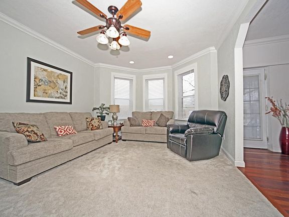 2nd image of 4984 Botanical Ave