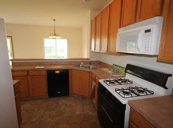 3rd image of 621 Windsor Dr #6B